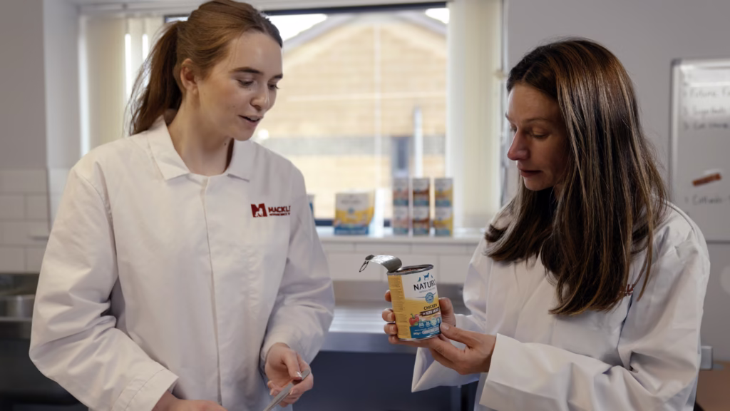 Palatability testing for wet pet food